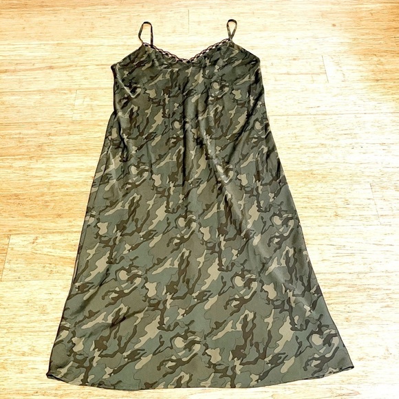 Wild Fable army green & brown camouflage maxi v-neck slip dress lace trim. Large - Picture 1 of 15